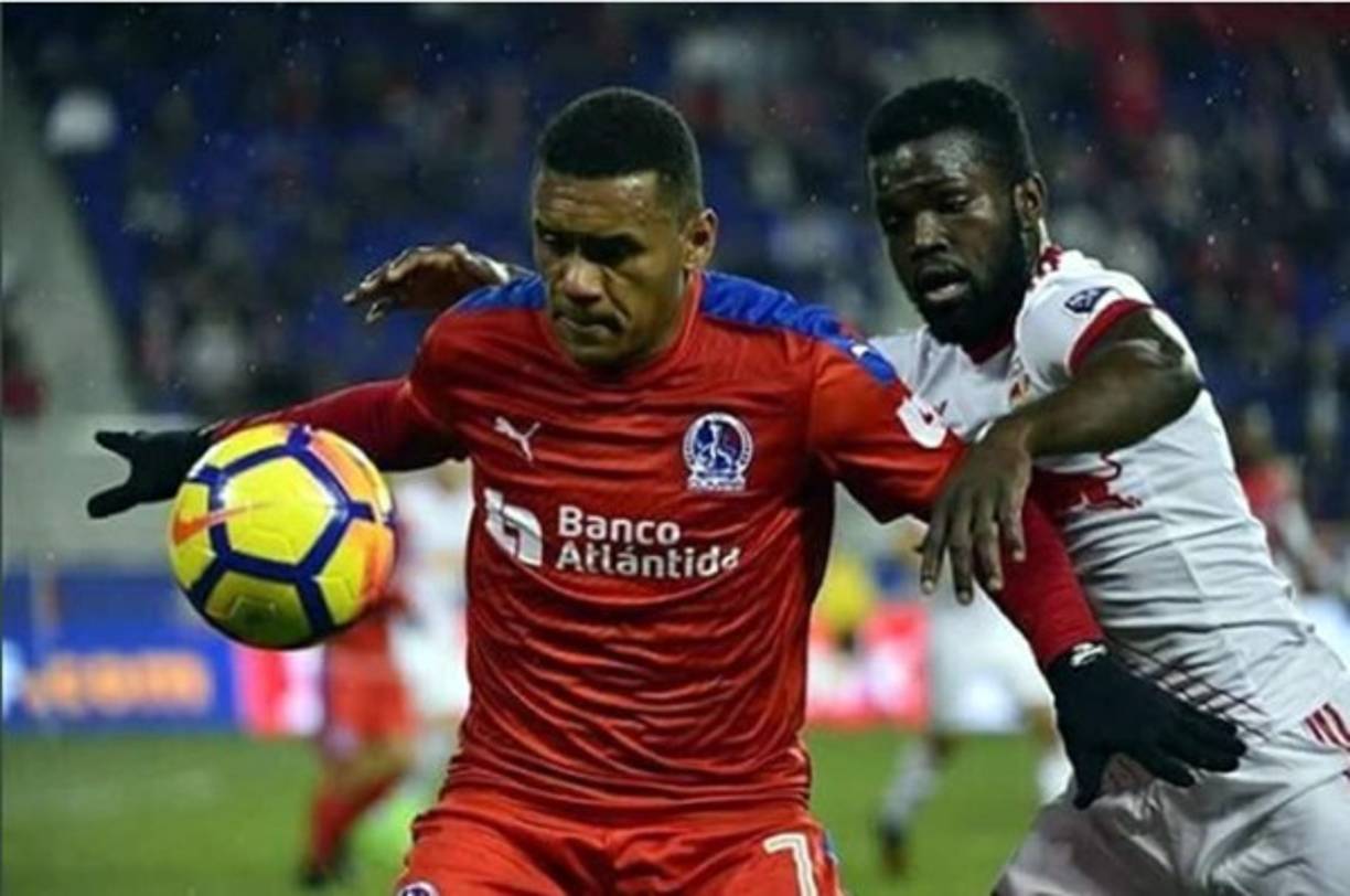 El mediocampista Carlos Will Mejía está a la espera de renovar su contrato con el Olimpia, luego de que se le terminara el mismo.