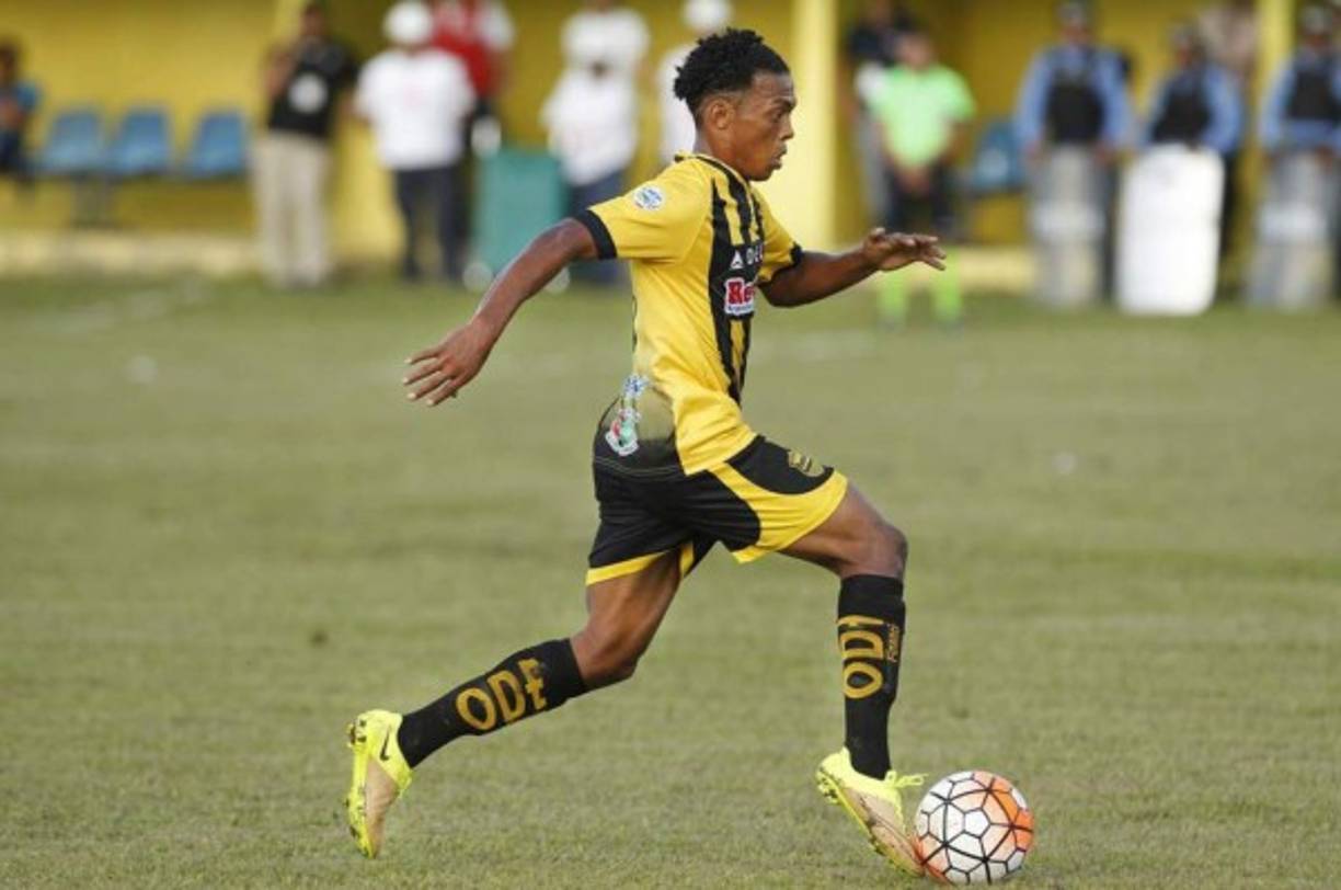 Víctor Moncada: No sigue más en el Real España, el volante hondureño ha sido cedido por una temporada al Vida, llega a préstamo.