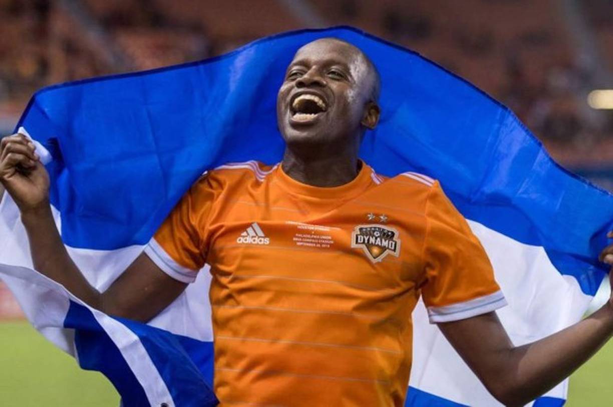 Boniek García: El experimentado centrocampista hondureño llegó a un acuerdo y renovó por un años más su contrato con el Houston Dynamo de la MLS de Estados Unidos