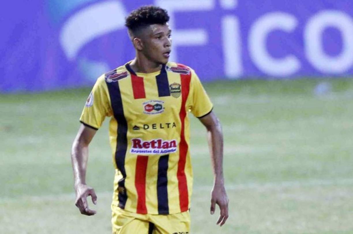 Getsel Montes: Defensor del Real España que radica en Chamelecón y lamentablemente perdió sus cosas materiales.