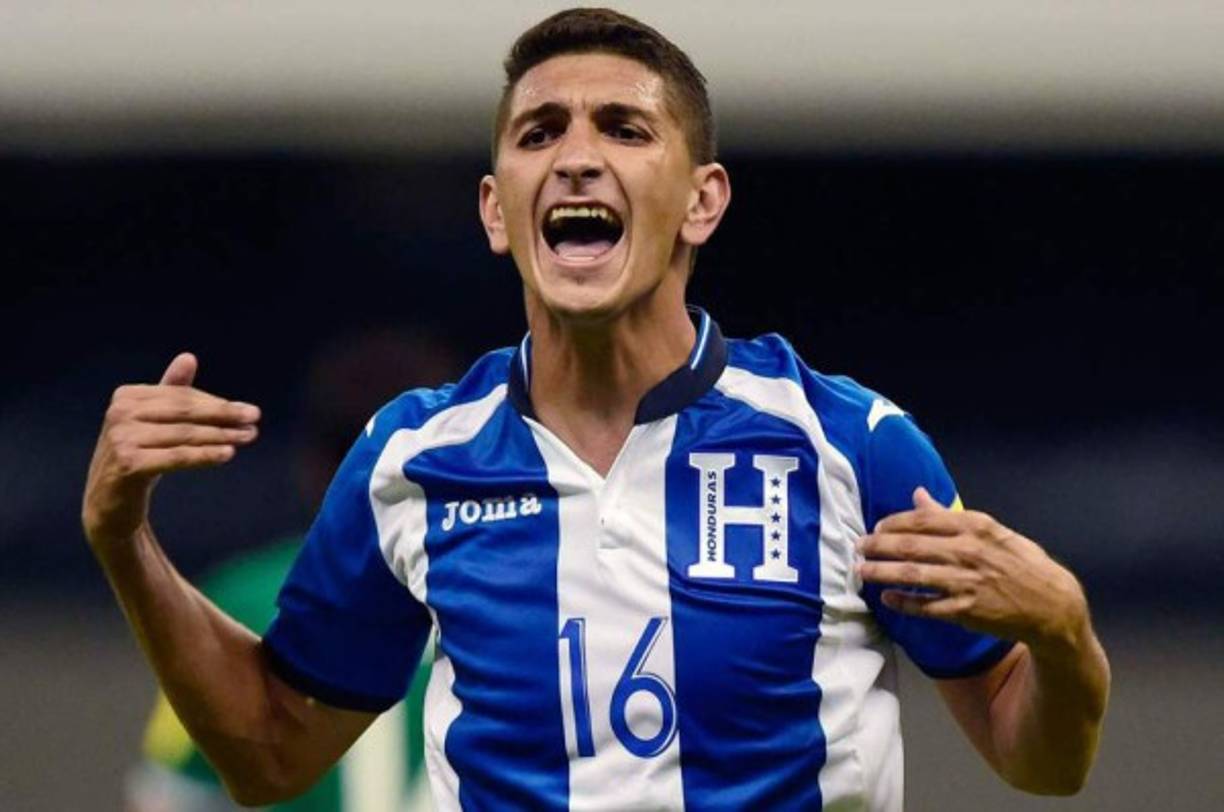 Johnny Leverón: Defensor central que milita en el Olimpia, otro de los que eno entró en los planes de Fabián Coito.