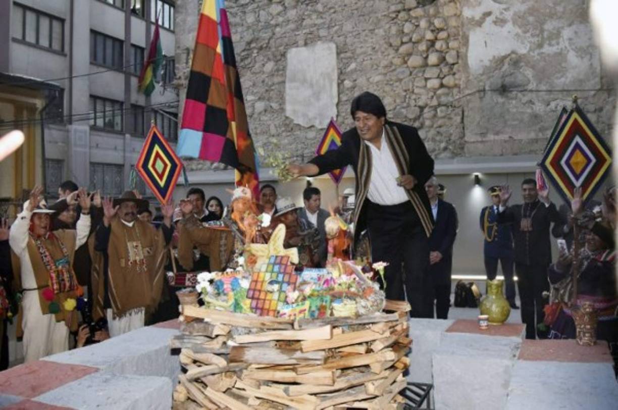 Según ha trascendido en la prensa, la nueva edificación, inaugurada con ritos andinos, cuenta con salas de reuniones, auditorios y un helipuerto.