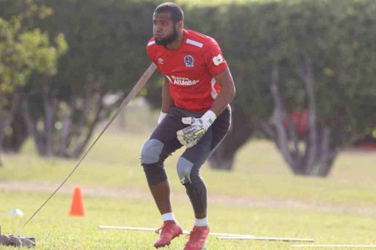 Edrick Menjívar: Es una de las figuras del partido y será el portero titular del Olimpia.