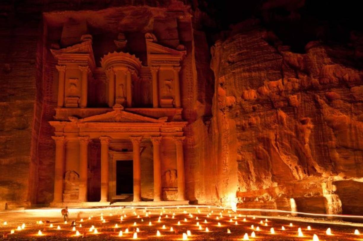 Petra es un importante enclave arqueológico en Jordania, y la capital del antiguo reino nabateo.
