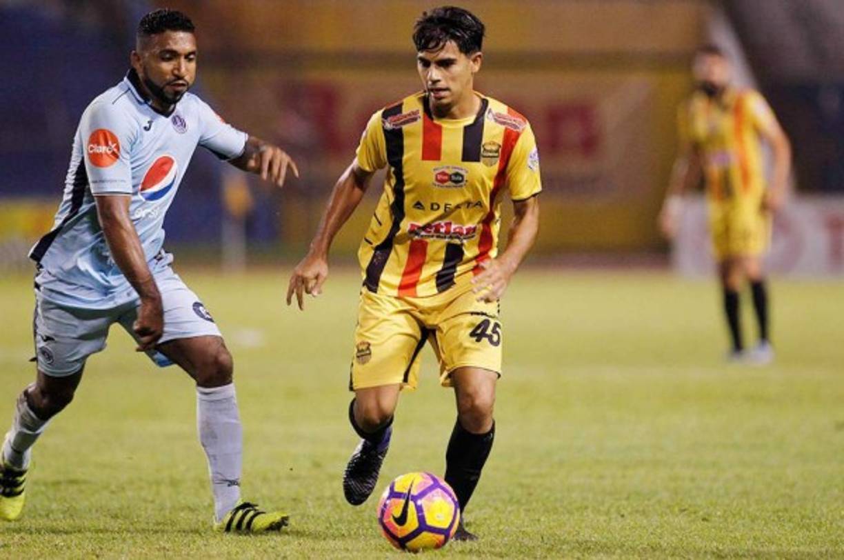 Daniel Quiroz - El joven mediocampista se convierte en parte de la barrida del Real España, es la novena salida de la Máquina. 'Gracias Real España por haberme formado como jugador, inculcarme valores. Fueron 11 años de mucho aprendizaje, victorias, derrotas, títulos. Agradecido con la institución siempre. Éxitos', confirmó el jugador en redes sociales.