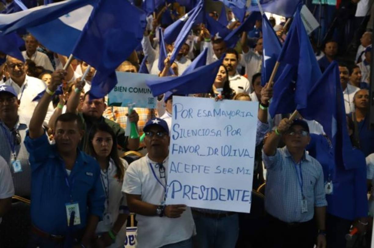 Otros convencionalistas aprovecharon a pedirle a sus líderes que acepten las precandidaturas presidenciales.