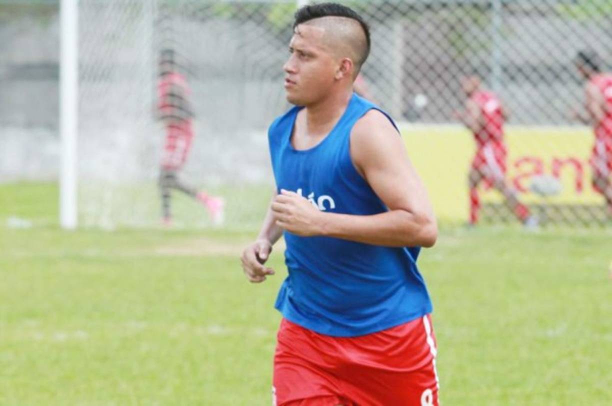 Aldo Oviedo: El experimentado mediocampista hondureño estaría siendo uno de los refuerzos de la UPN de cara a la próxima campaña. En la temporada pasada descendió con el Real de Minas.