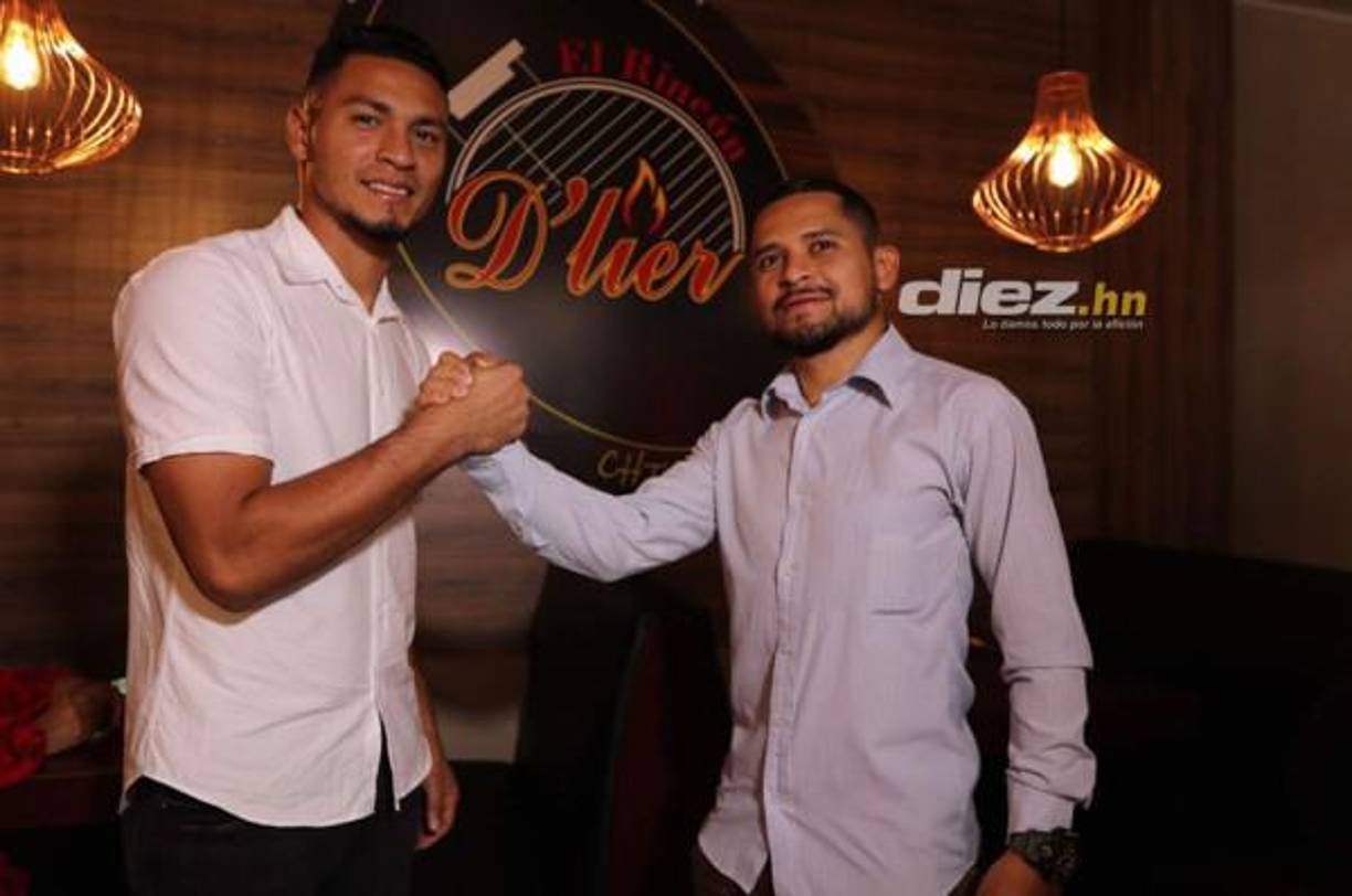 Marlon Licona y Omar Elvir: El portero y defensor del Motagua abrieron hace tres años un restaurante en Tegucigalpa.