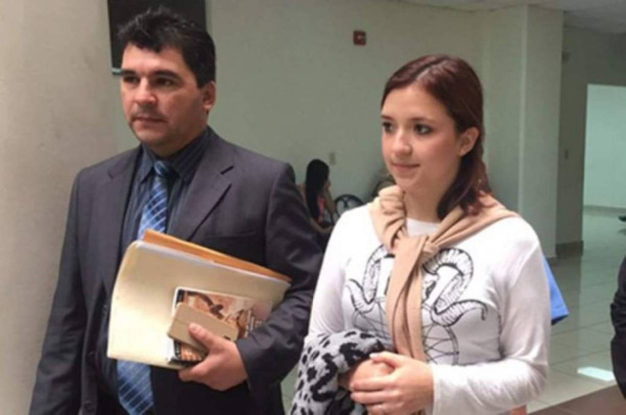 Juicio oral y público - 17 de noviembre 2017<br/><br/>El Juzgado de Letras de lo Penal decretó ese día (la apertura a juicio oral y público en las diligencias contra Laura Knight Rodríguez por suponerla responsable de parricidio y asesinato en perjuicio de su esposo Saíd Alfredo Castrillo Valenzuela y el colombiano Fernando Sanabria Díaz.<br/><br/>