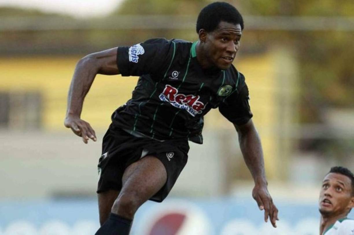 <br/>Dabirson Castillo: Tras descender con el Juticalpa, el defensor podría volver al Olimpia ya que todavía tiene contrato con el club olimpista. Se presentará a la pretemporada y el entrenador Pedro Troglio decidirá si entra en sus planes finalmente.