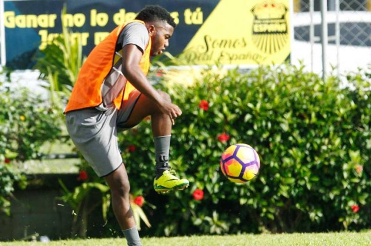 El mediocampista Clinton Arzú estaría regresando a los Lobos de la UPN ya que no entraría en los planes del Real España para el próximo torneo.