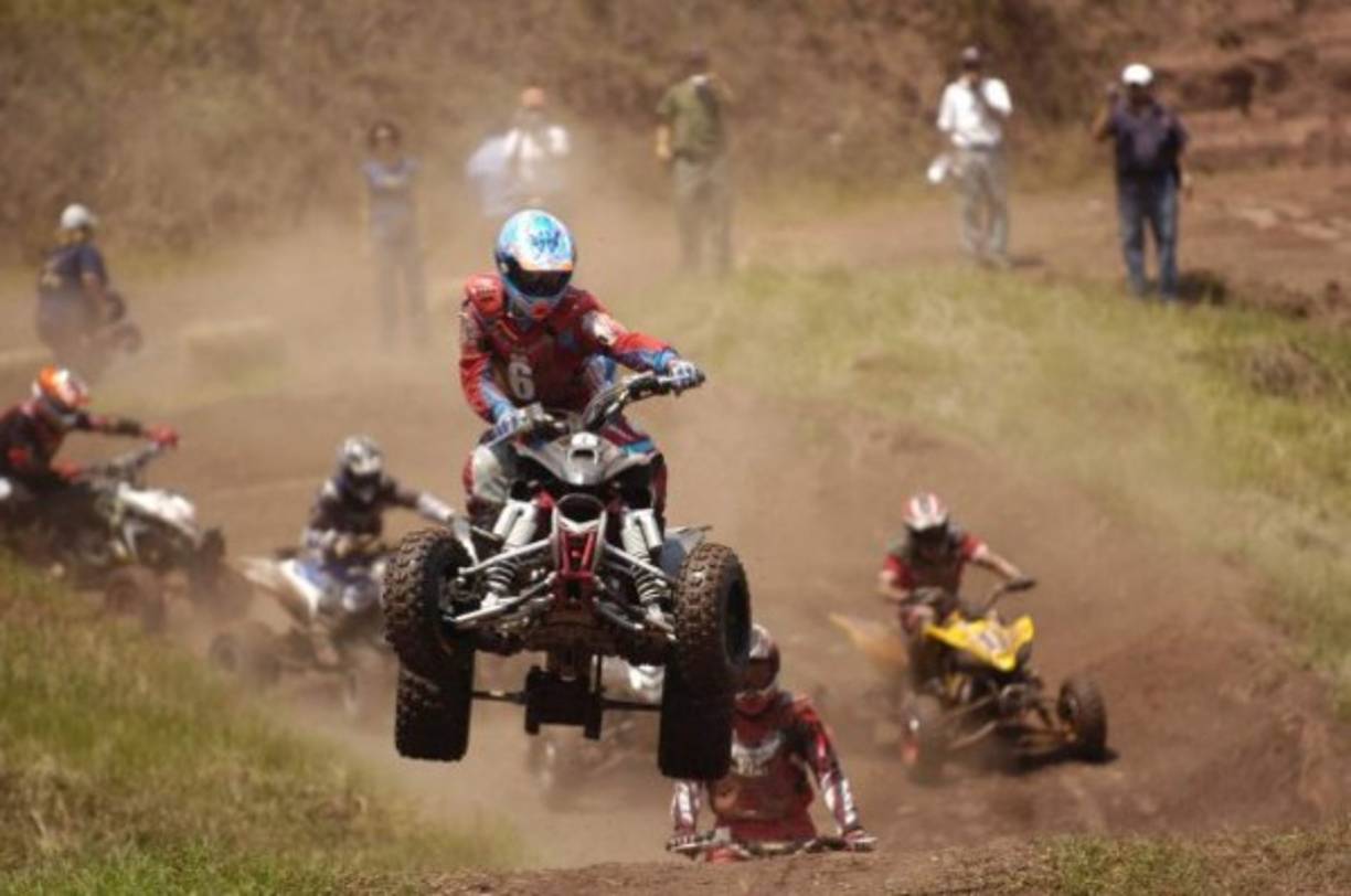 El motocross, una de sus pasiones. Es un competidor constante.