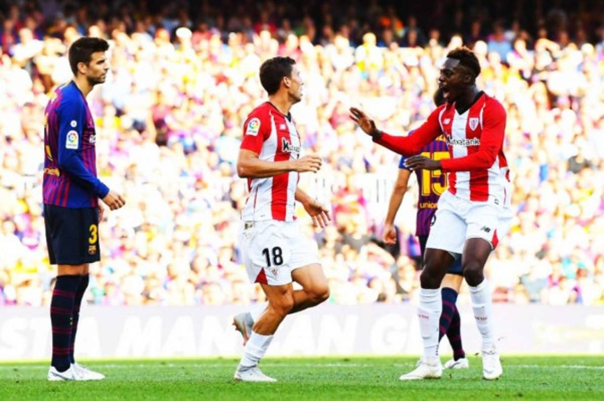 Otro que no pasa por un buen momento es Piqué y medios inclusiven señalan que fue silbado por algunos aficionados en el Camp Nou.