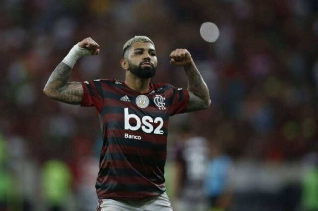 Gabigol conquistó la medalla de oro con la selección brasileña en los Juegos Olímpicos de Río de Janeiro 2016 y fue el goleador de la Liga brasileña en 2018 y 2019, así como de la Copa Libertadores en 2019 con el Flamengo.