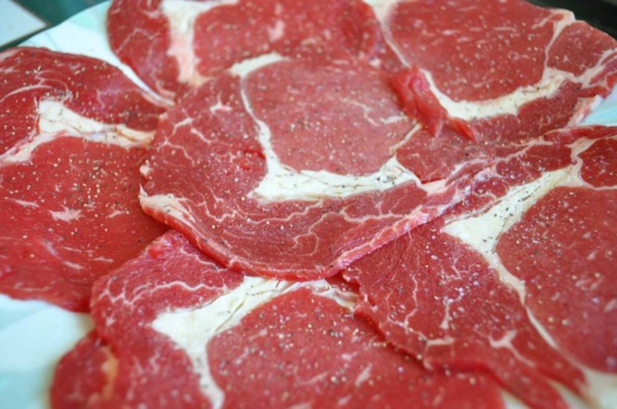 Oculta en carne congelada. Un pasajero fue detenido en el aeropuerto de Nueva York procedente de Trinidad y Tobago con tres paquetes de carne congelada en los que las autoridades encontraron ocultas siete libras de cocaína en polvo.