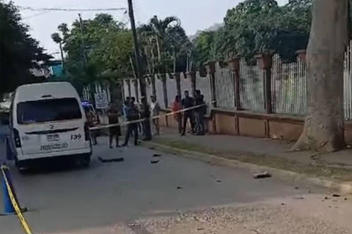 Presuntamente, los motociclistas iban en sentido contrario en la vía. 