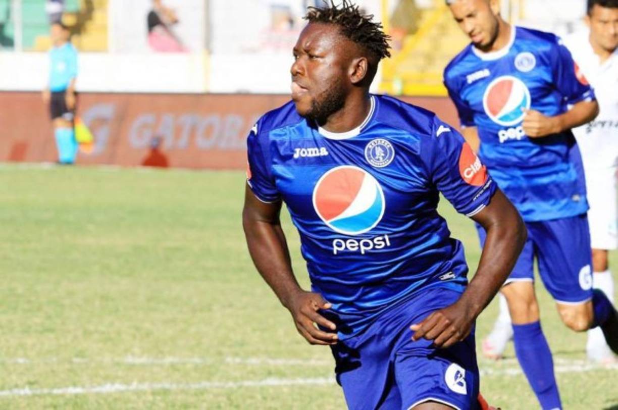 Wilmer Crisanto: El defensa ha calentado las redes sociales al señalar que no se mira vestido con los colores de Olimpia como se especuló a inicios de semana por lo que su objetivo es seguir con Motagua. 'Ni por un millón de lempiras', dijo el lateral.