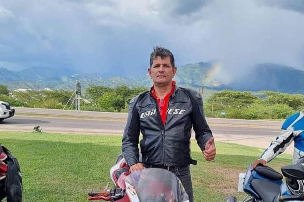 El transportista era amante de las motocicletas y formaba parte del club Troquers Racing. 