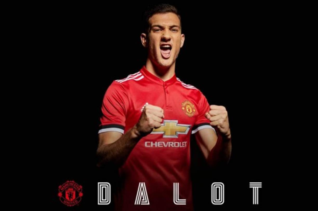 El Manchester United hizo oficial la llegada del portugués Diogo Dalot por 22 millones de euros. El lateral se convierte de esta forma en el segundo fichaje de José Mourinho para la próxima temporada tras la llegada de Fred. Foto @ManUtd_Es
