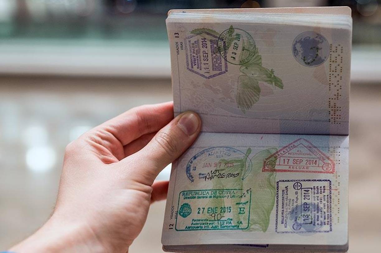 Las visas Burroughs, que tenían validez indefinida y se estampaban manualmente en los pasaportes, quedaron sin efecto a partir del 1 de abril de 2004. 