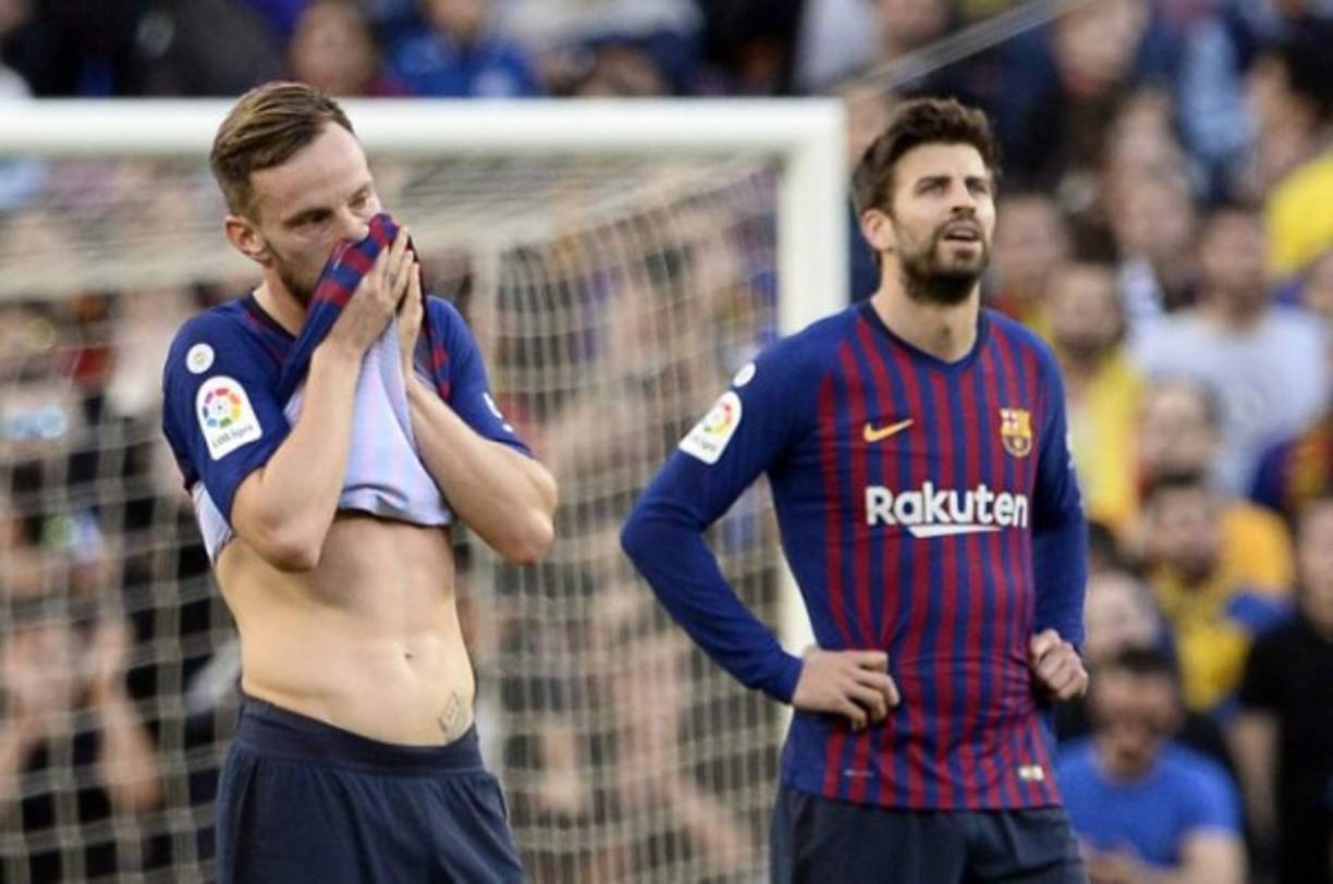 Rakitic y Piqué se mostraron decepcionados con la derrota.