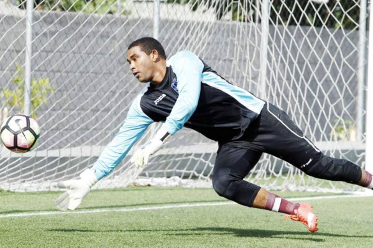 El guardameta hondureño José Mendoza está como agente libre tras terminar su contrato con el Parrillas One. El arquero tiene ofertas de Guatemala, pero su prioridad es jugar en Liga Nacional de Honduras.
