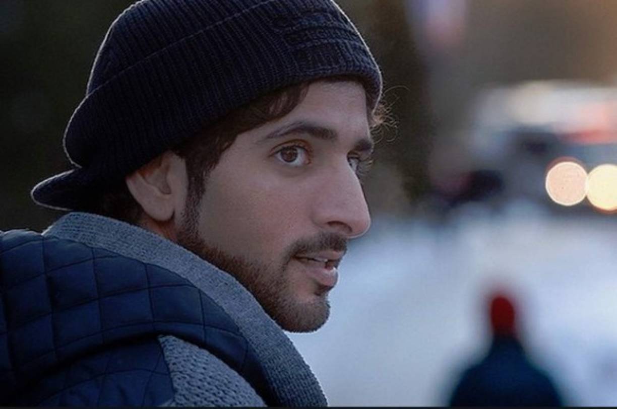 El heredero de Dubai rompe las estructuras entre las conservadoras dinastías árabes y ya tiene miles de 'fans' en el mundo. Poeta, deportista y multimillonario, es el mejor promotor turístico de su pequeña nación.