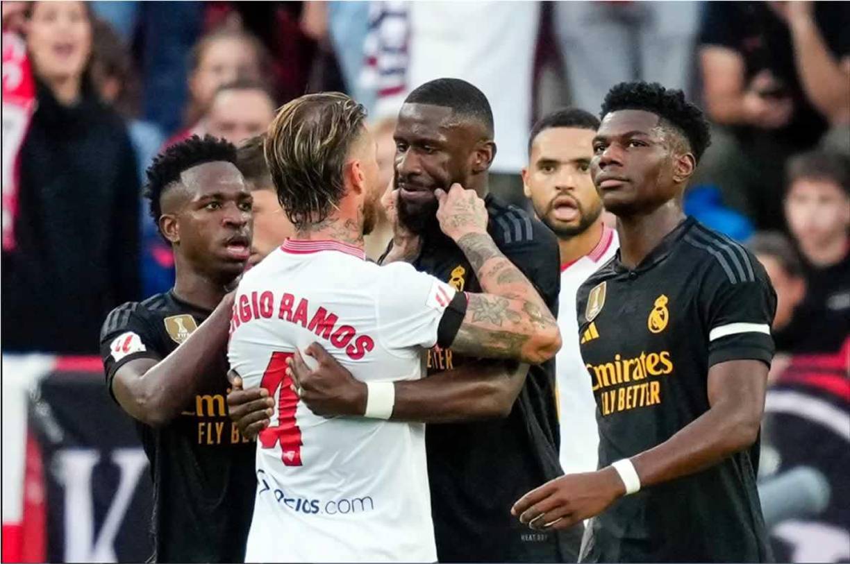 Sergio Ramos agarró de sus mejillas a Antonio Rüdiger.