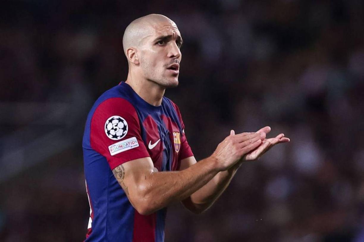 Flick cuenta con él: Oriol Romeu tendrá una segunda temporada en el Barça, según ha podido saber Mundo Deportivo. El canterano ya sabe que entra en los planes del técnico alemán, con el que lleva trabajando en la Ciutat Esportiva desde este jueves, y que no existe la intención de traspasarlo.
