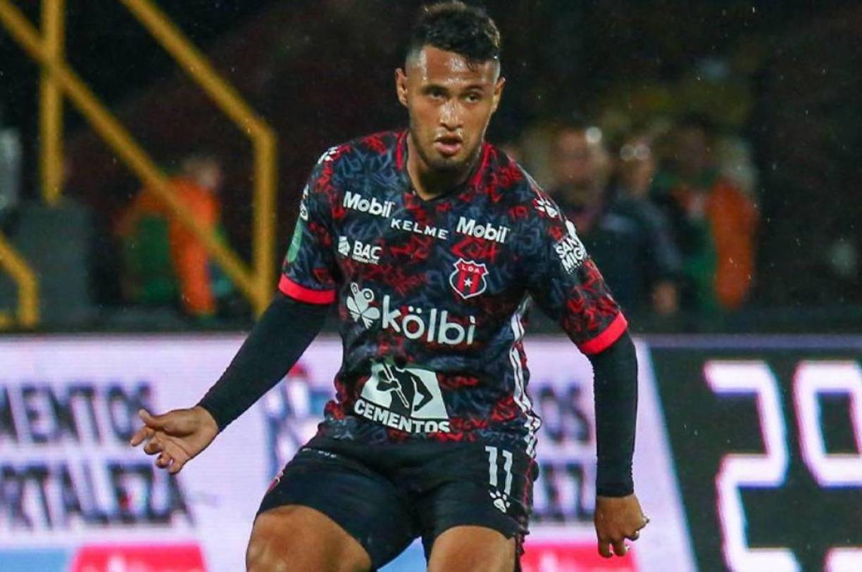 Alex López: El volante hondureño no seguiría en las filas de la Liga Deportiva Alajuelense de Costa Rica. 