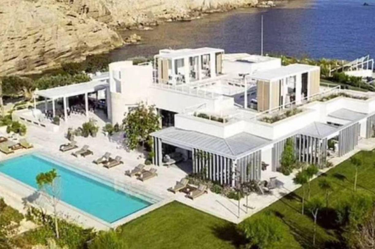 Messi, actualmente del Inter Miami de la MLS, habría comprado la propiedad en la isla del Mediterráneo en 2022 de un empresario suizo por unos 11 millones de euros (12 millones de dólares). Incluye un spa, un sauna y una sala de cine.