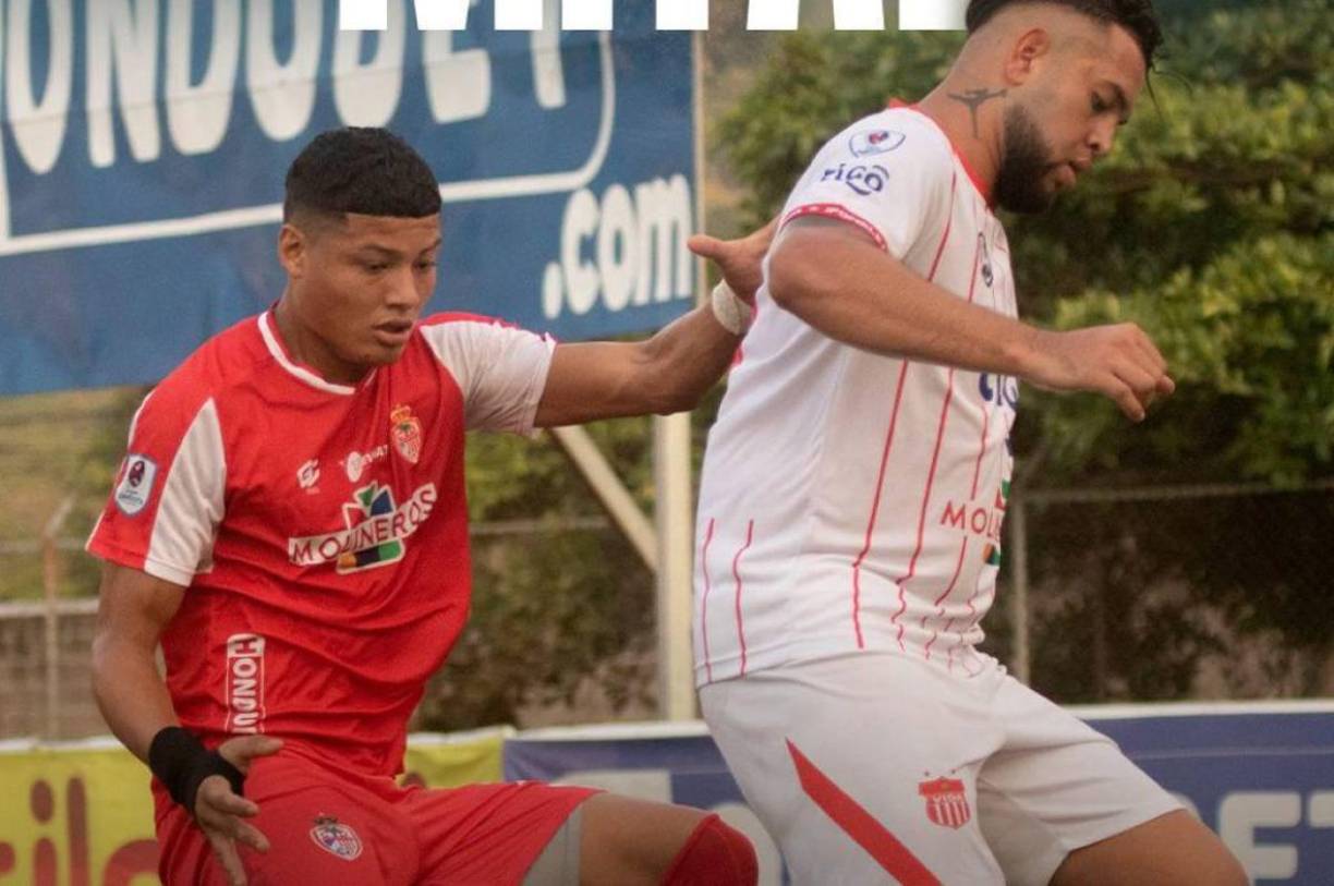 Jeffrey Ramos, defensa de Real Sociedad (rojo).