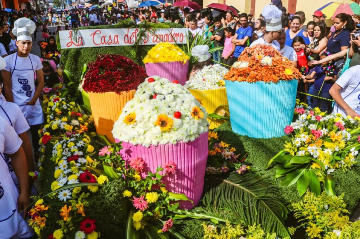 El Instituto Hondureño de Turismo, filial Siguatepeque, celebra este año la Octava Edición del Festival de las Flores a realizarse del 5 al 8 de octubre. A las familias que tienen planeado viajar en este Feriado Morazánico, se les invita hacer escala en Siguatepeque, y no se pierdan las diferentes atracciones que se han preparado para este popular y colorido festival.