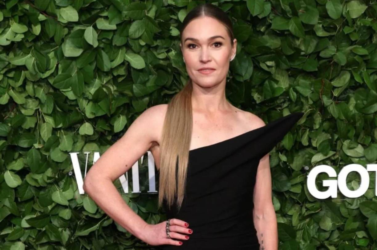 Julia Stiles está “agradecida” por la fama. La actriz de 43 años se ha dado a conocer en todo el mundo gracias a sus papeles en películas como ‘10 cosas que odio de ti’ y el thriller de 1998, ‘Wicked’, pero aunque ser famosa puede dar “un poco de miedo”, está agradecida porque le ha brindado muchas oportunidades en la vida.