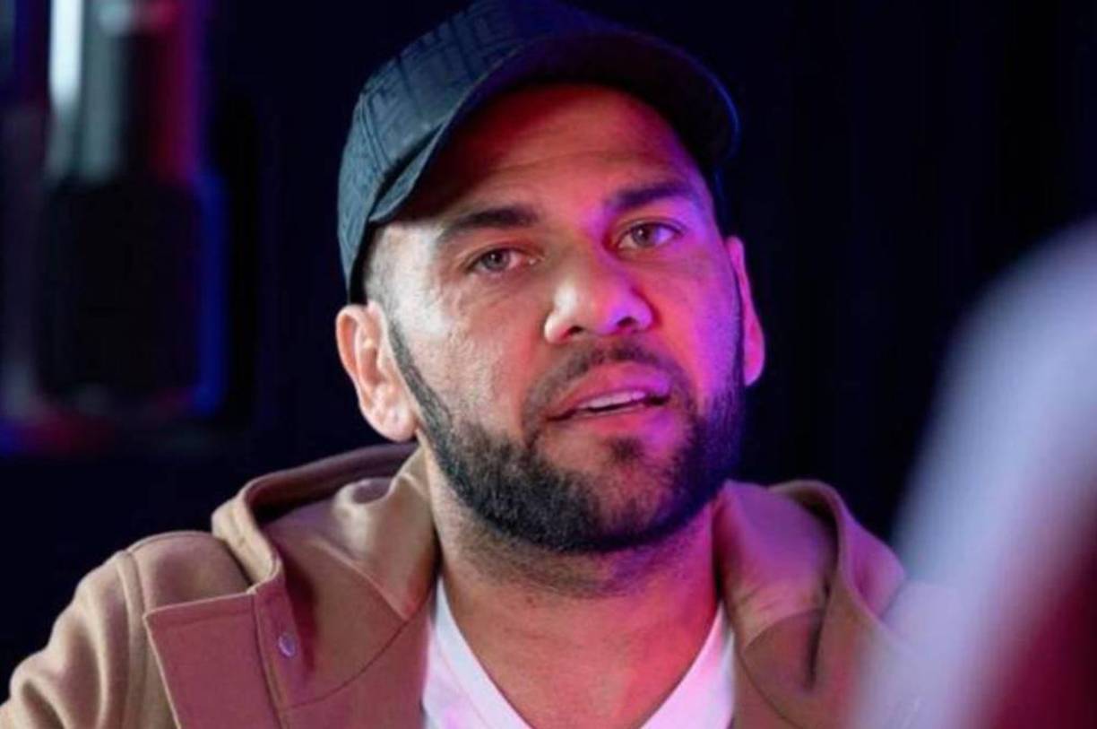 “No soy un violador. No soy un agresor sexual. Como no era lo que me insinuaban, los que me lanzaban plátanos en el fútbol”, expresó en la entrevista Dani Alves.