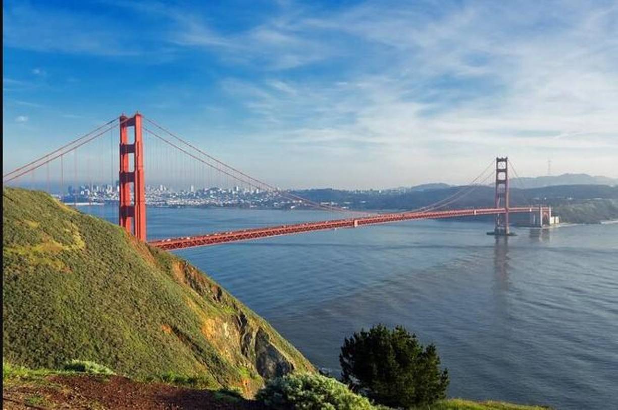 3- El Área de la Bahía de California, que incluye a San Francisco y Silicon Valley, completó los tres primeros lugares. El Área de la Bahía es el hogar de 285,000 personas de alto patrimonio neto: hay 629 centimillonarios y 63 multimillonarios. Experimentó un crecimiento del 68% en su población de personas de alto poder adquisitivo entre 2012 y 2022.