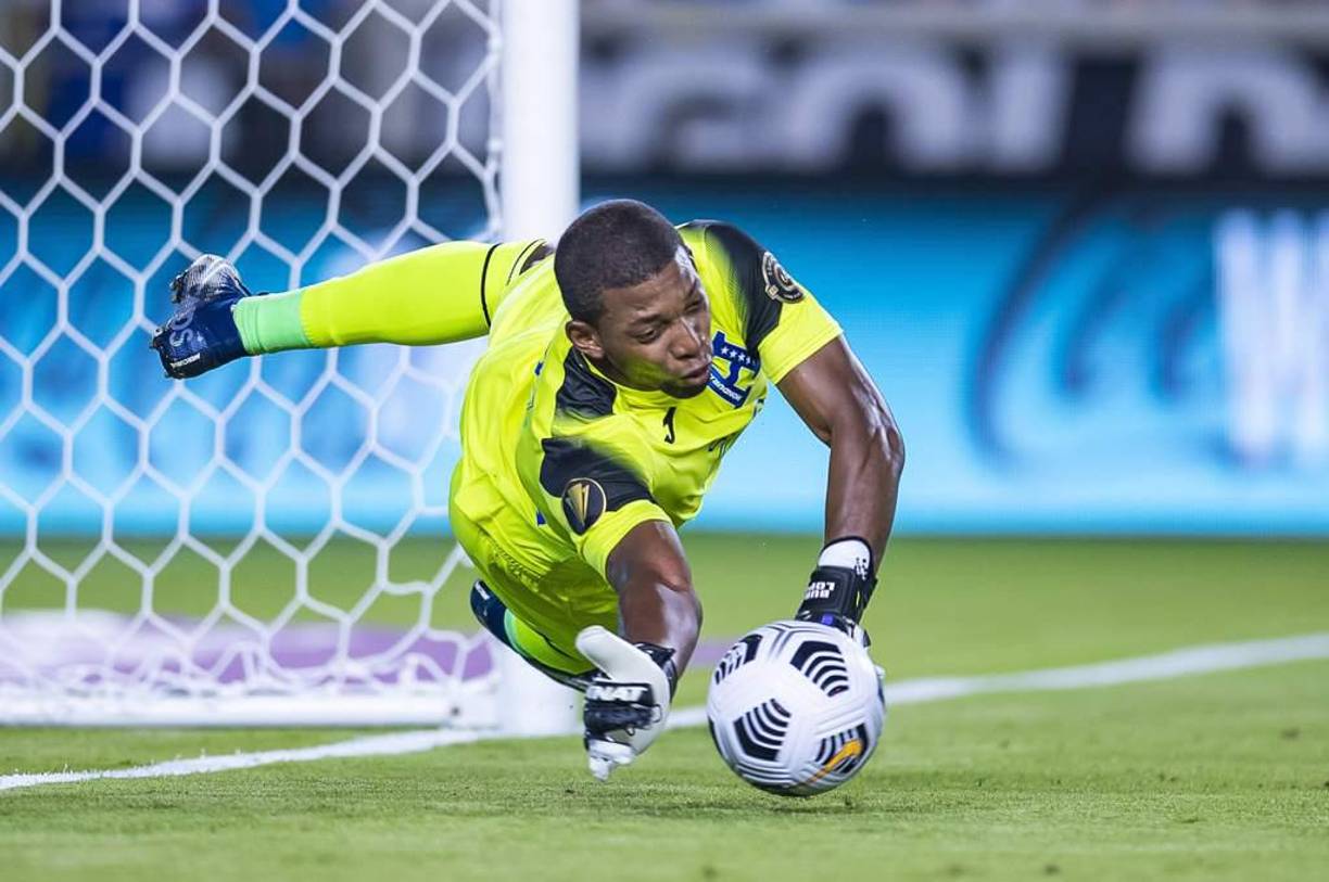 Buba López: Es garantía bajo los tres palos y por lo tanto estará como portero titular de Honduras ante Jamaica.