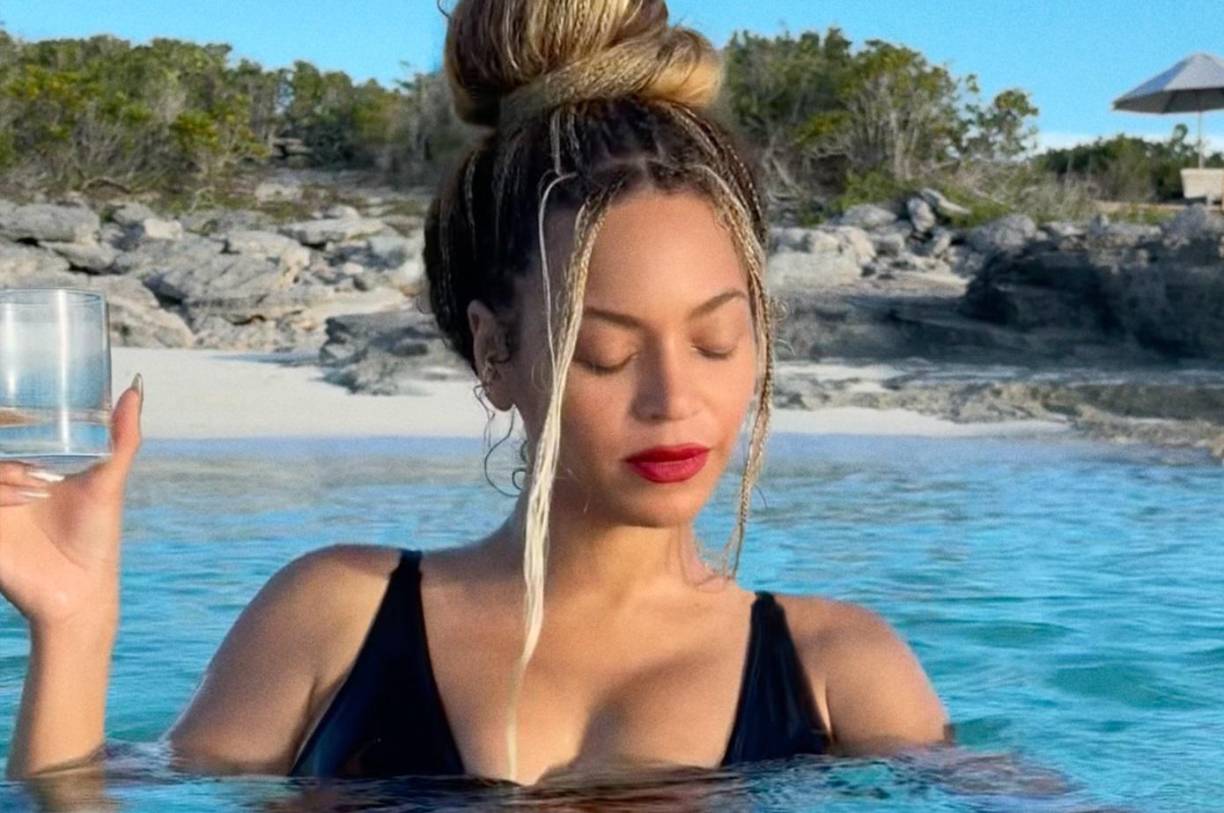 La grandeza de Beyoncé como estrella del pop es inmediatamente obvia en su superficie y digna de una extensa exploración en su inmensidad, asegura la publicación.