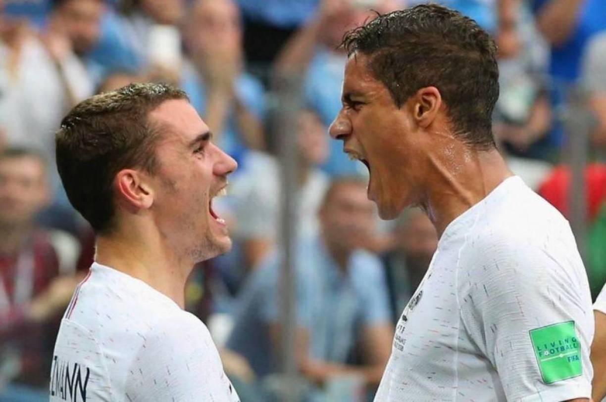 Arabia no se detiene. En el fútbol saudí tienen en el radar a dos cracks de Francia. Se trata de Griezmann y Varane que podrían ser los nuevos objetivos del Al Ittihad de Benzema, así lo informó Ekrem Konur.