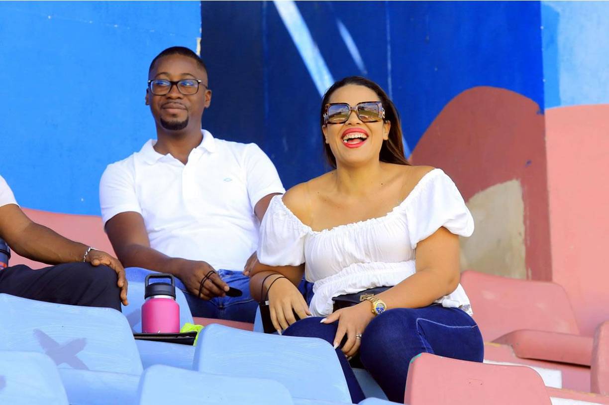 La alegría de esta chica en las gradas del estadio Ceibeño.