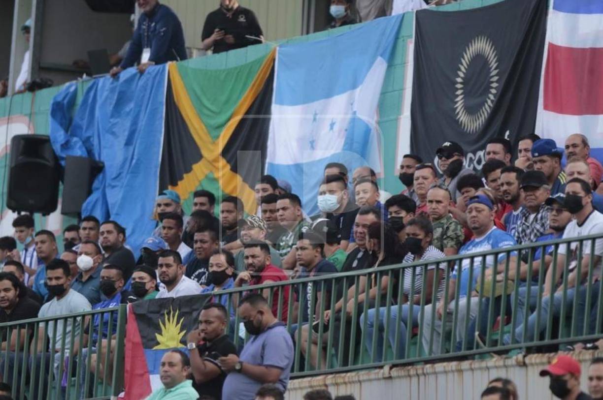 Cerca de 3,200 aficionados llegaron el miércoles al Yankel Rosenthaql donde se vivió una fiesta deportiva