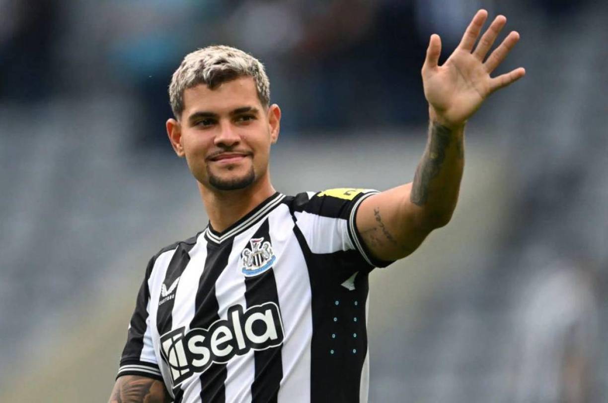 El Barcelona está muy atento a la situación de Bruno Guimaraes (26 años) va a ser uno de los nombres del próximo verano porque el Newcastle, con problemas de ‘fair play’ en la Premier, está obligado a vender jugadores y el pivote brasileño es uno de los principales nombres en la rampa de salida.