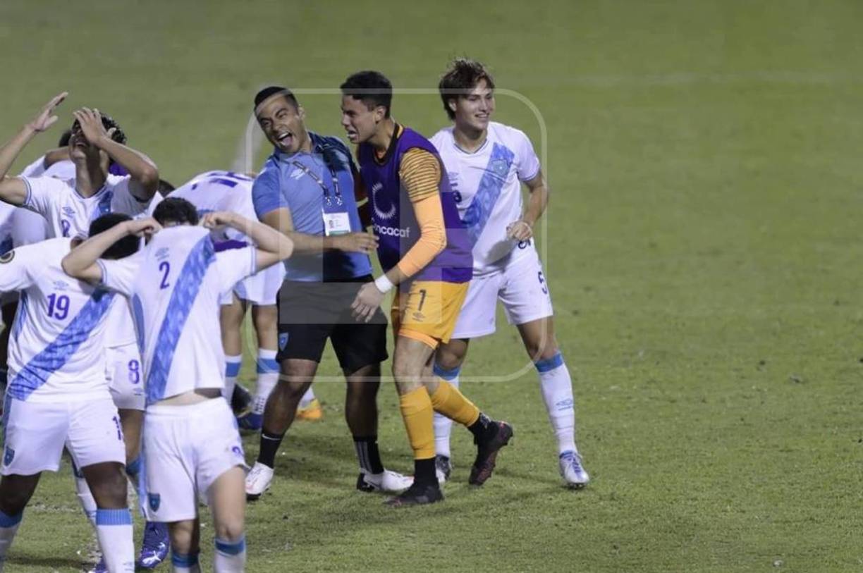 El llanto de felicidad no podía faltar en los jóvenes chapines tras conseguir su boleto al segundo mundial Sub-20 en su historia futbolistica.