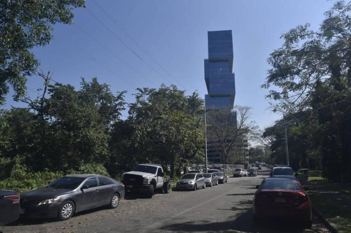 La ciudad contaba solo con algunos edificios verticales altos, pero fue a partir de 2010 que se comenzó a dar una expansión en este tipo de proyectos y en 2015 un mayor despegue en torres de apartamentos y de usos mixtos es decir combinando lo comercial con lo corporativo y ofreciendo espacios para oficinas.