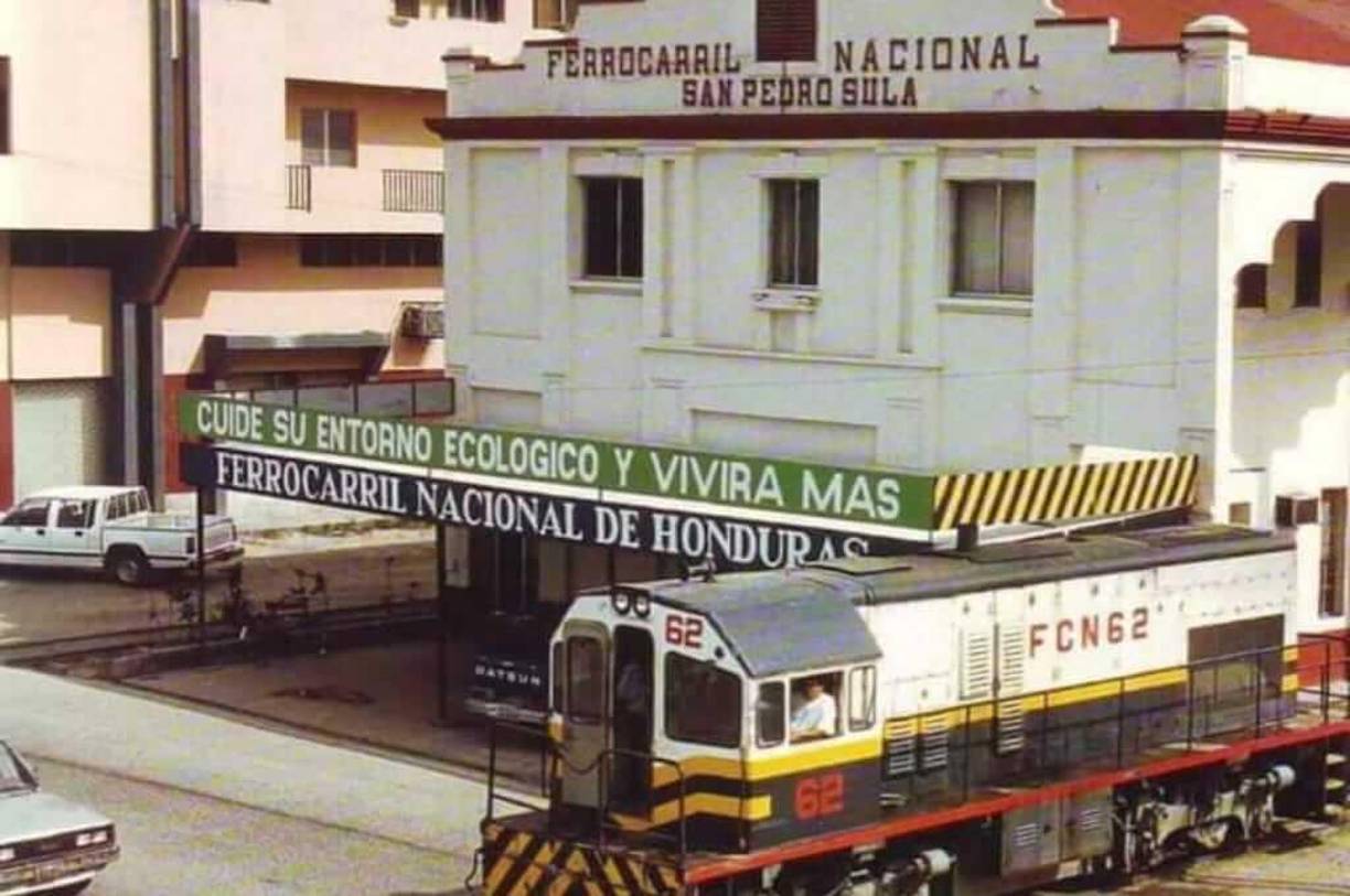 Máquina 62 del Ferrocarril Nacional de Honduras en la antigua estación de San Pedro Sula, primera calle y primera avenida. Un medio de transporte muy utilizado por años que hoy ya es solo recuerdos.