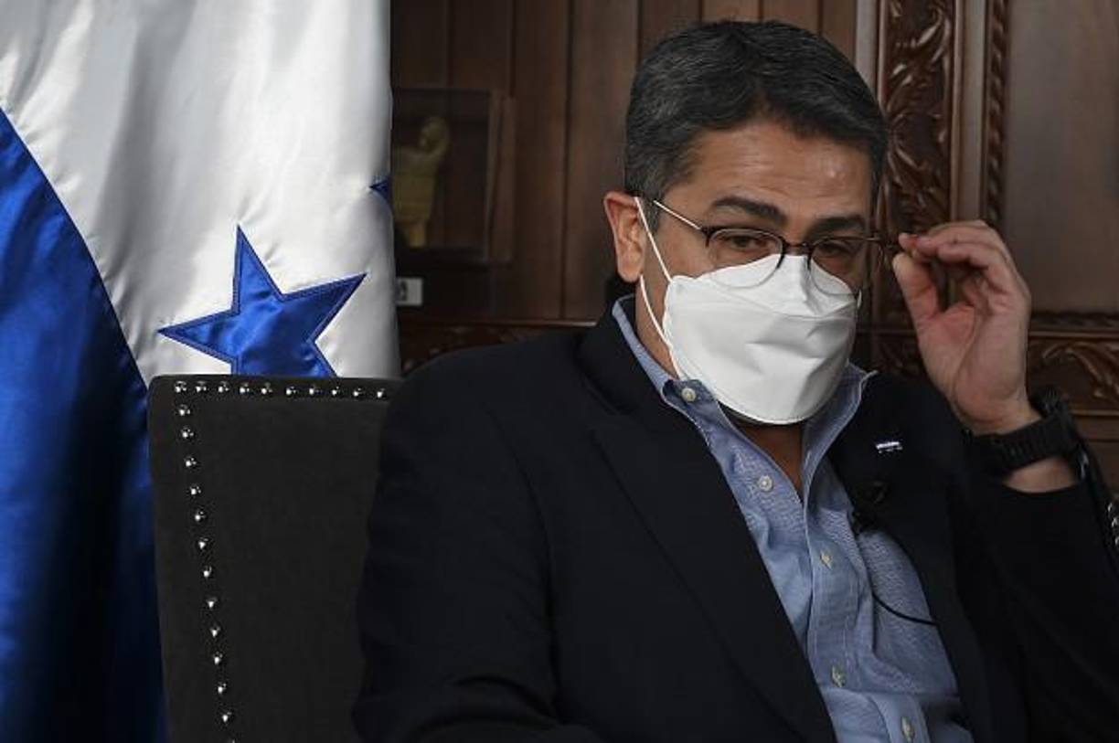 Cabe recordar que fue el pasado 29 de mayo que la defensa solicitó que sea el Tribunal de EUA el que obligue al gobierno revelar todos los materiales de descubrimiento solicitados, por lo que denuncian 130 días de retraso en la facilitación de dicha información.