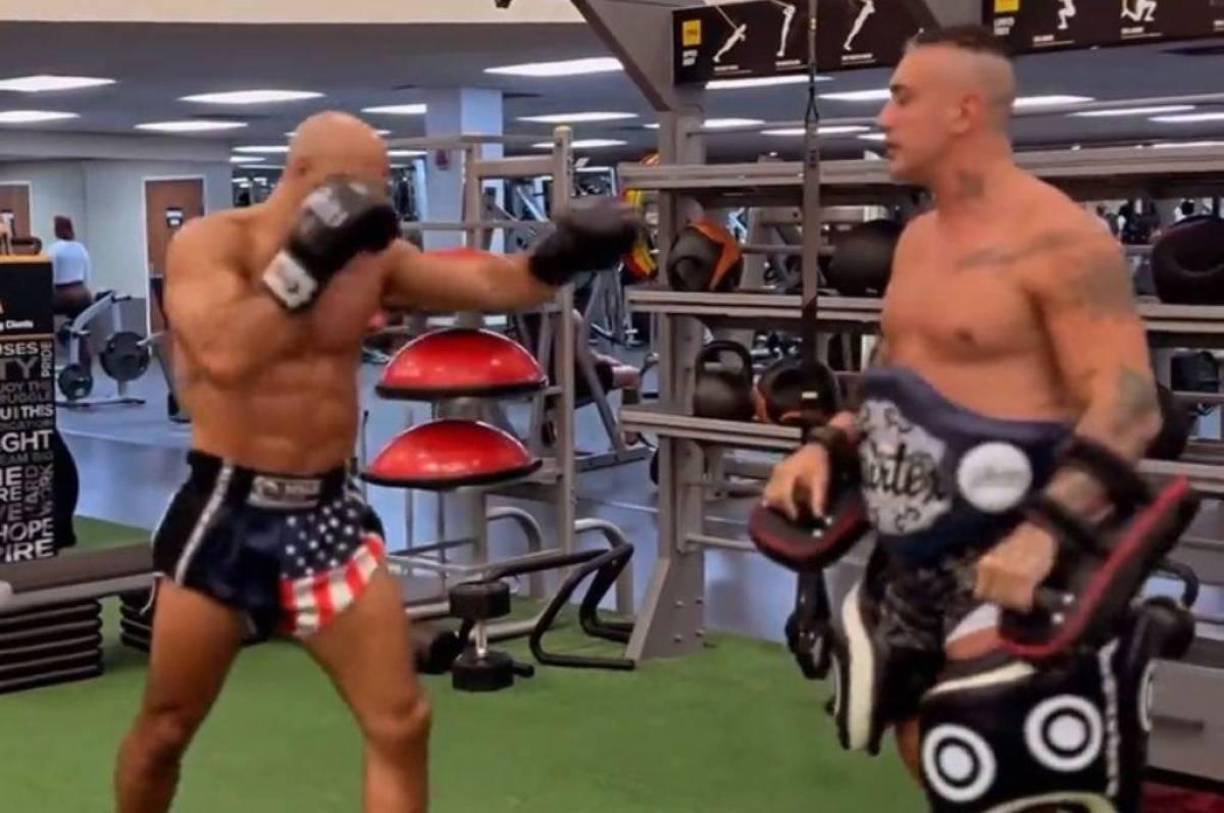 ”Su pasión por los deportes de combate es contagiosa, haciendo que cada sesión de entrenamiento sea desafiante y estimulante”, escribió Cheuko en su cuenta de Instagram.