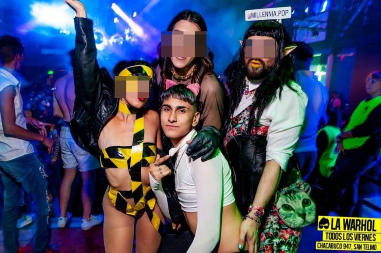 Un hilo en X (antes Twitter), publicado por la cuenta @badgyaltom, recopiló capturas de pantalla de publicaciones que el joven realizó antes del crimen. 