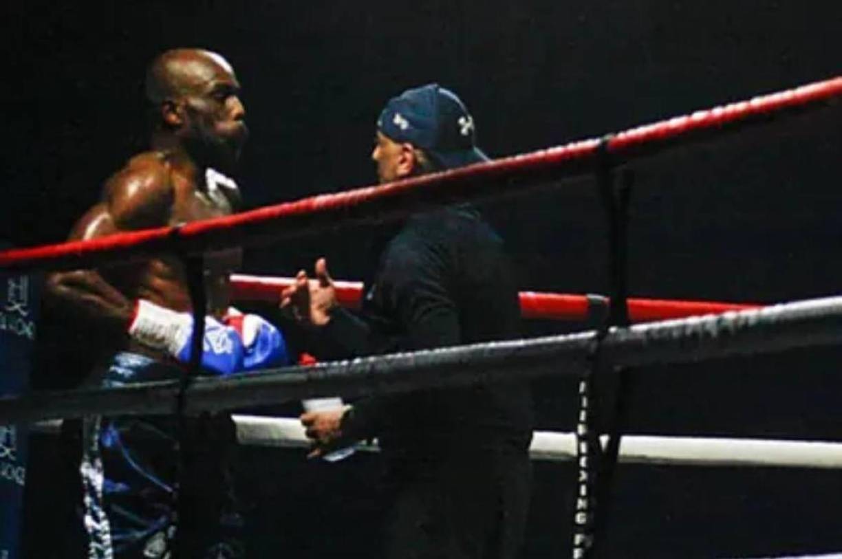 La comunidad del boxeo lamenta una trágica pérdida boxeador británico Sheriff Lawal.