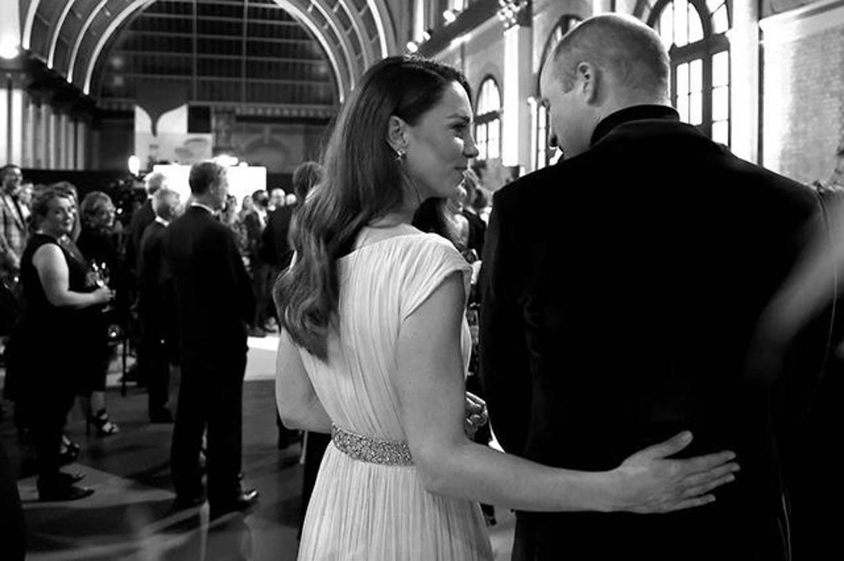 Con Kate, los medios se han mostrado bastante benevolentes, sobre todo desde que Meghan y su esposo, el príncipe Harry, decidieran alejarse de la familia real y se mudaran a Estados Unidos.